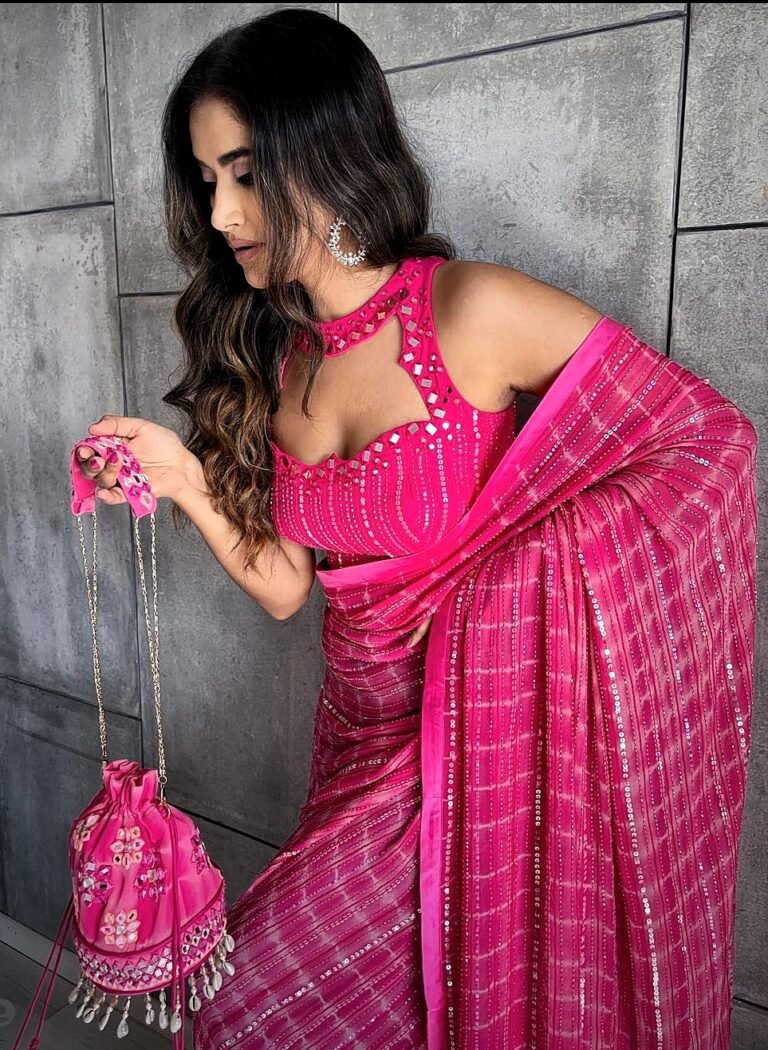 15+ Blouse ideas that will make your outfit look stunning!